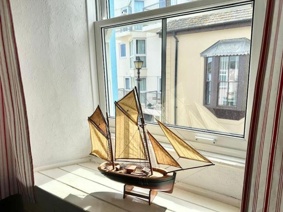 Ship Cottage Tenby Beach 50M Exterior foto